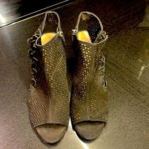 Vince Camuto sandals size 6.5